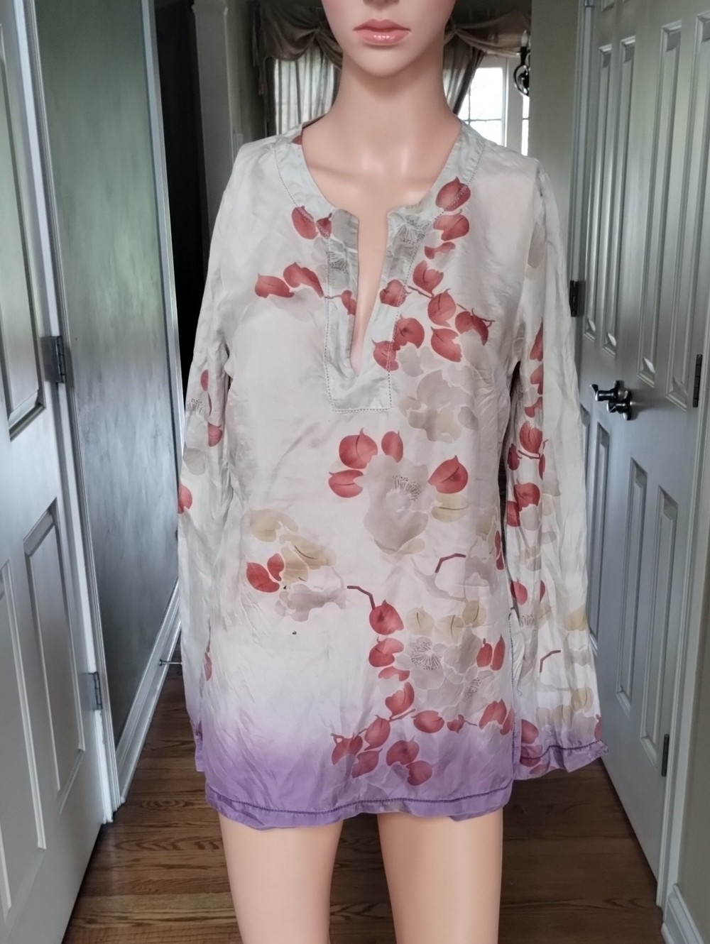 Women's Floral Split-Neck Tunic Top in Cream and Lavender